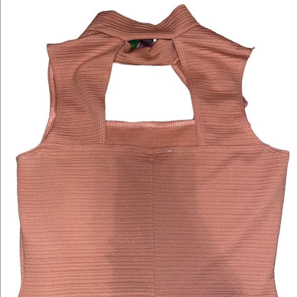 𝅺HOT gal halter style dress with front and back cutouts size medium - Picture 4 of 5